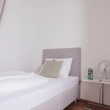 Отель Cityhotel Am Domplatz Self-checkin 3*